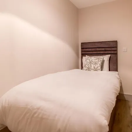 Central Park 1 Apartment